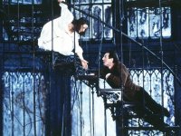 Призрак дома на холме (1999)